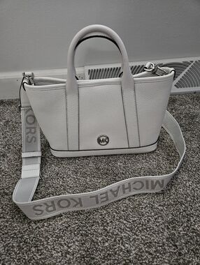 NWT MICHAEL Michael Kors Luisa Small Pebbled Leather Satchel